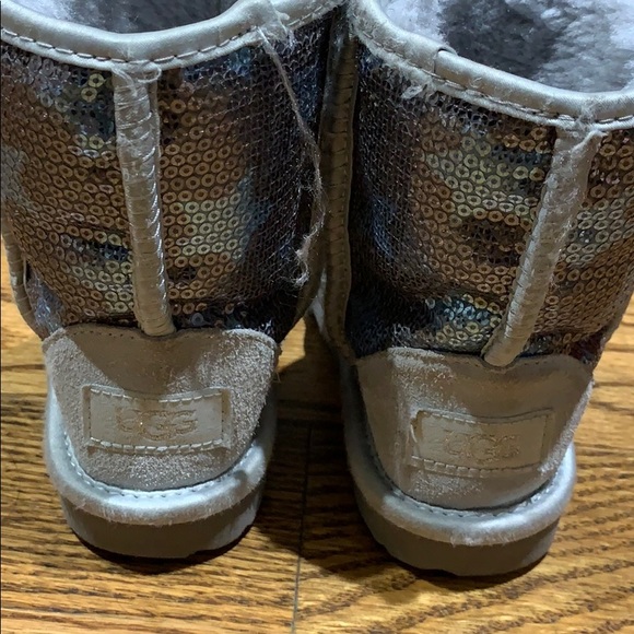Girls Sequence Uggs - Picture 4 of 6